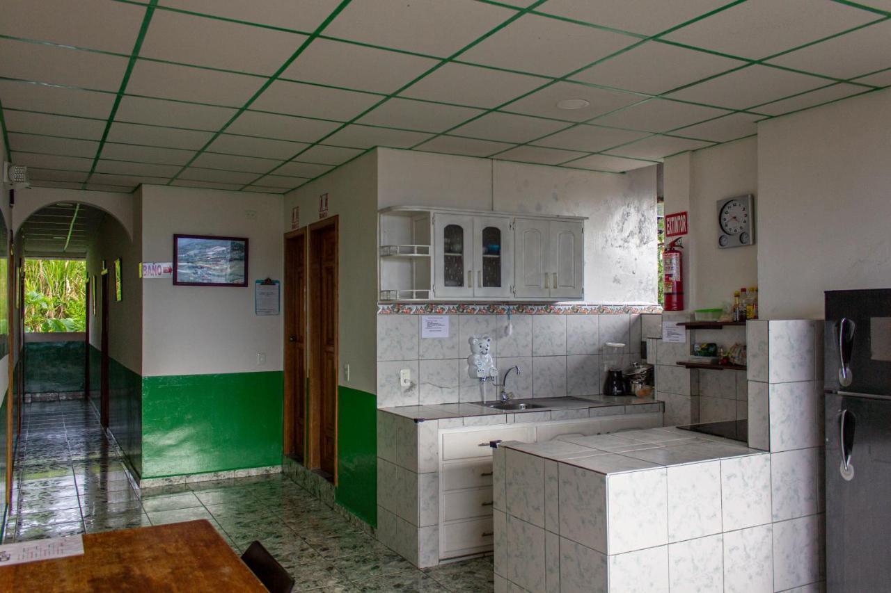 Hostal Limoncocha Tena Eksteriør billede